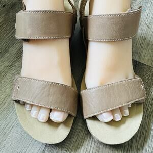 Clarks Bendable Sandals Women's Brown Leather 2” Wedge Slingback Comfort Size 9